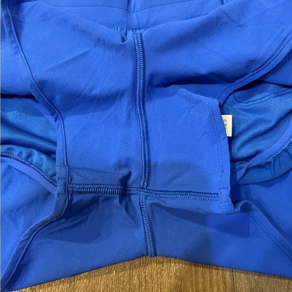 Lululemon Hotty Hot 2.5” Shorts - Picture 7 of 10